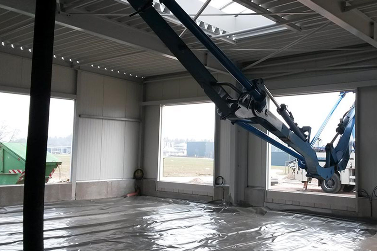 Eppstroy GmbH & Co KG - Betonmaschine im Innenraum